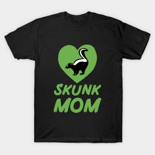 Skunk Mom for Skunk Lovers, Green T-Shirt